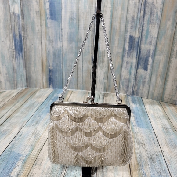 Elegant Silver and Beige Beaded Clutch Bag - Picture 1 of 10